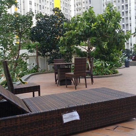 Modern And Comfortable Studio Apartment Springlake Summarecon Near Summarecon By Travelio Bekasi Ngoại thất bức ảnh