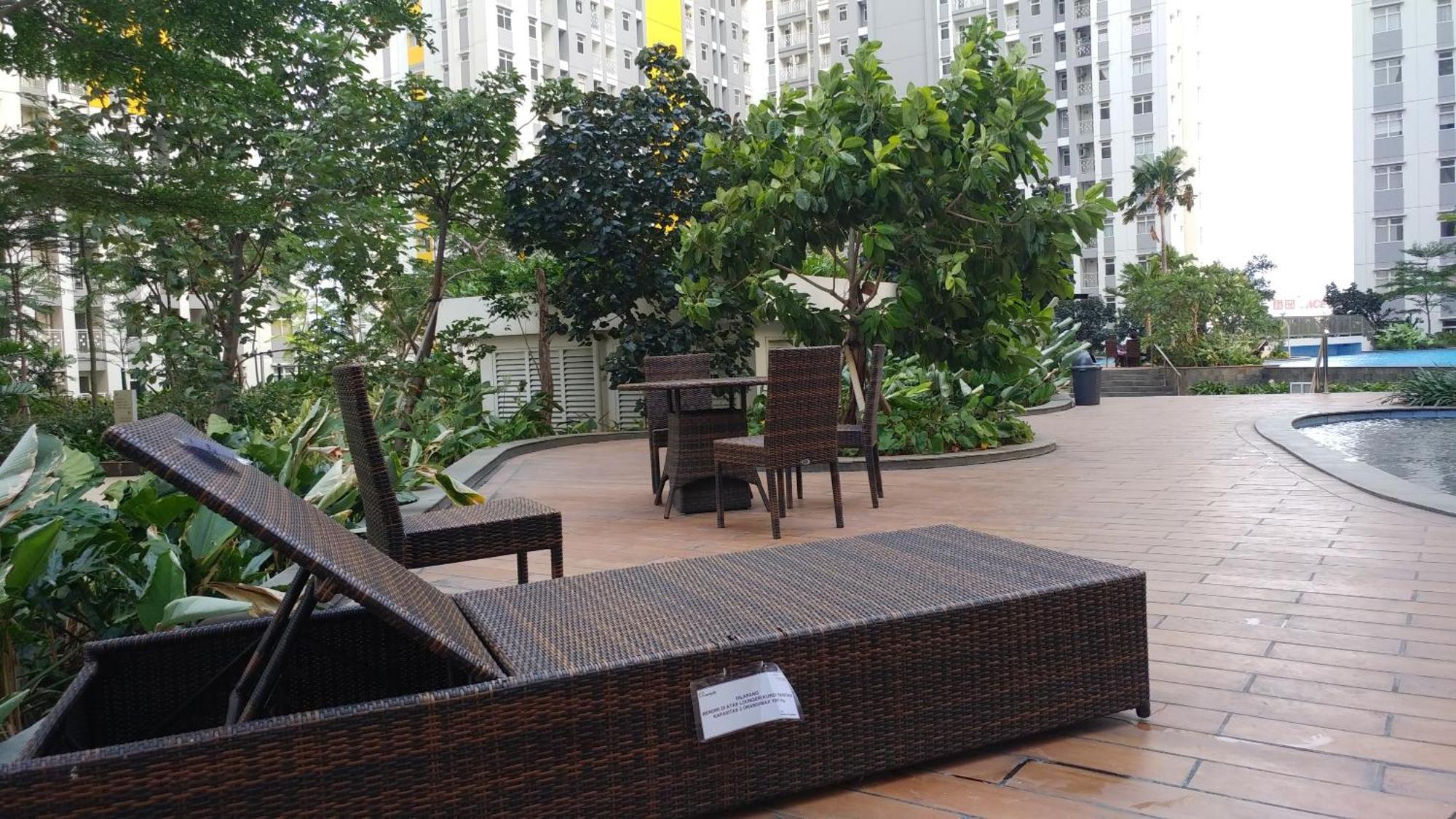 Modern And Comfortable Studio Apartment Springlake Summarecon Near Summarecon By Travelio Bekasi Ngoại thất bức ảnh