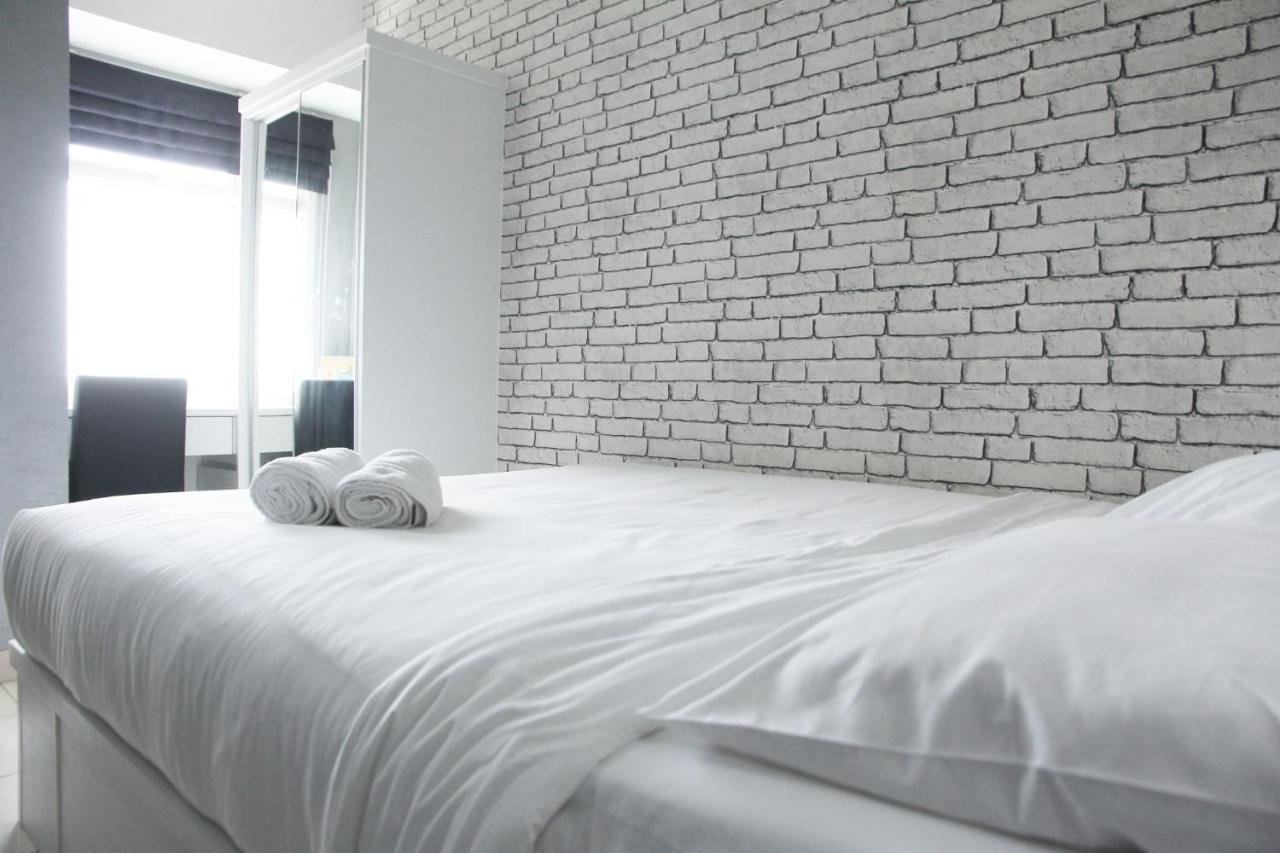 Modern And Comfortable Studio Apartment Springlake Summarecon Near Summarecon By Travelio Bekasi Ngoại thất bức ảnh