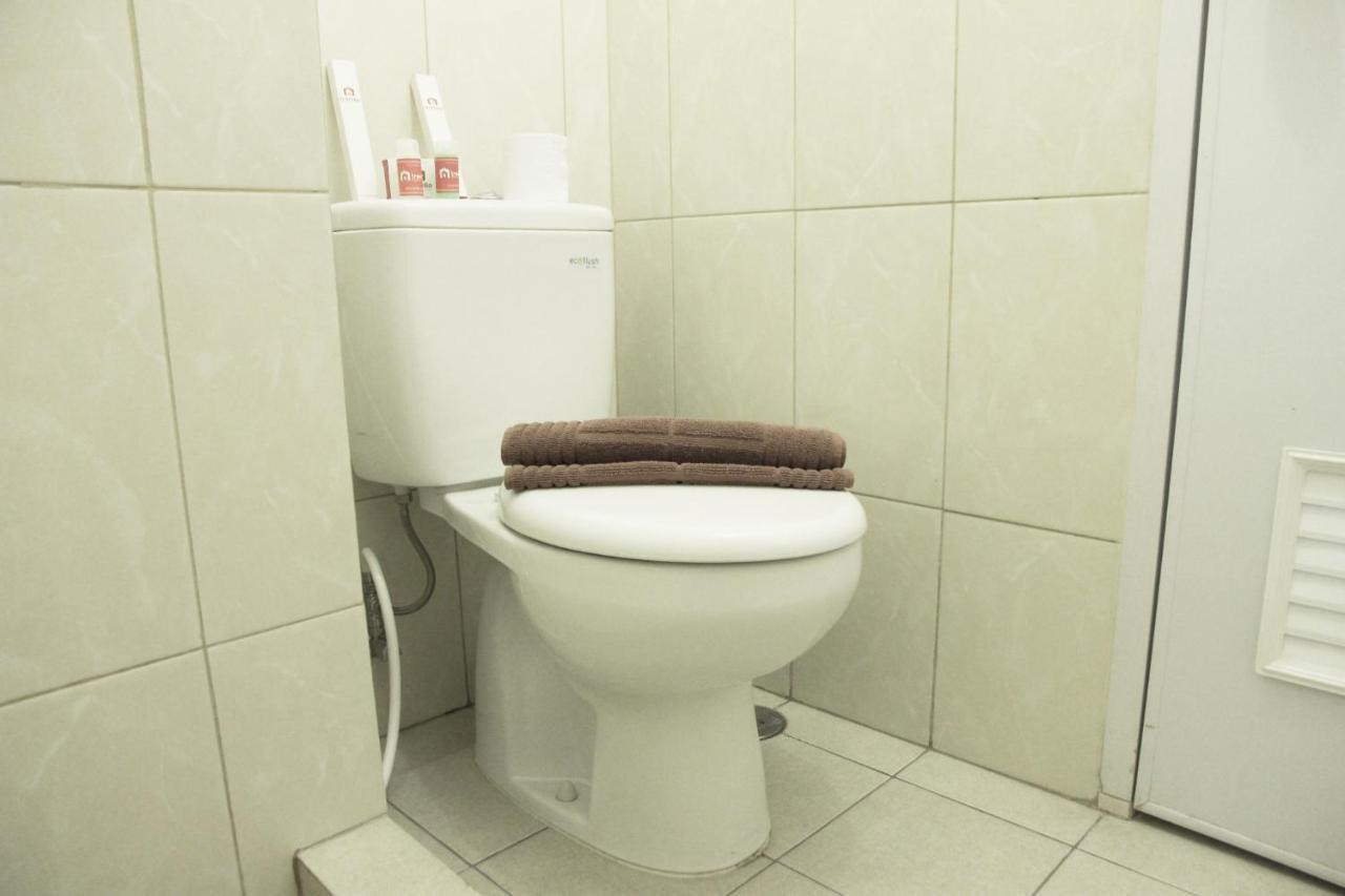 Modern And Comfortable Studio Apartment Springlake Summarecon Near Summarecon By Travelio Bekasi Ngoại thất bức ảnh